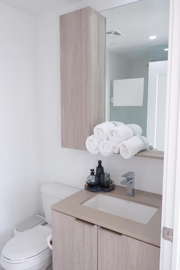 Modern Luxury Waterfront Condo Mississauga Extérieur photo