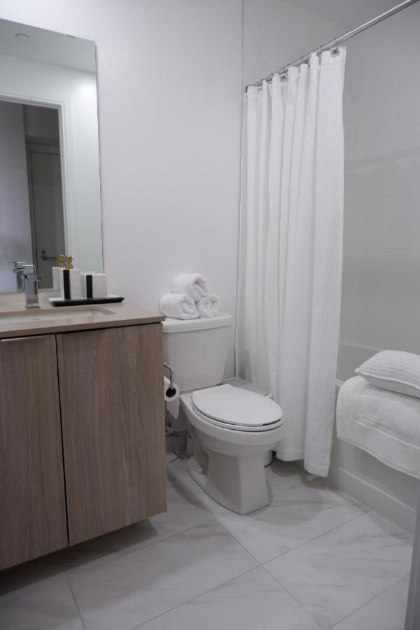 Modern Luxury Waterfront Condo Mississauga Extérieur photo