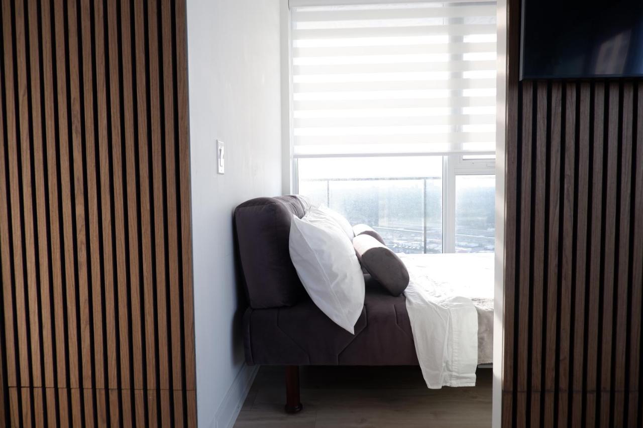 Modern Luxury Waterfront Condo Mississauga Extérieur photo